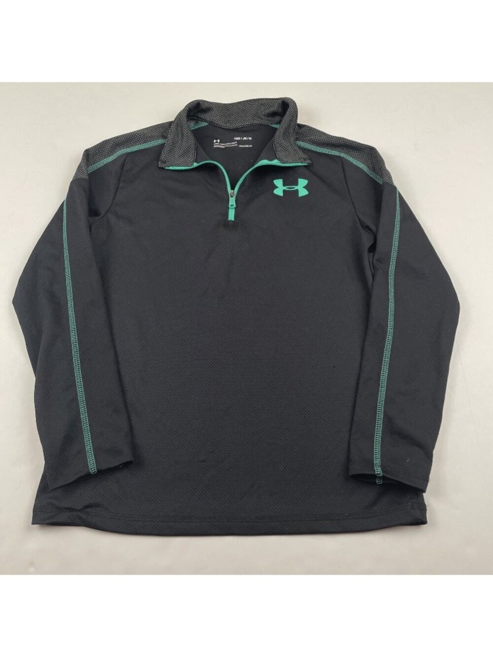 Under Armour HeatGear 1/4 Zip Active Pullover Boy’s M Lightweight Poly Black
